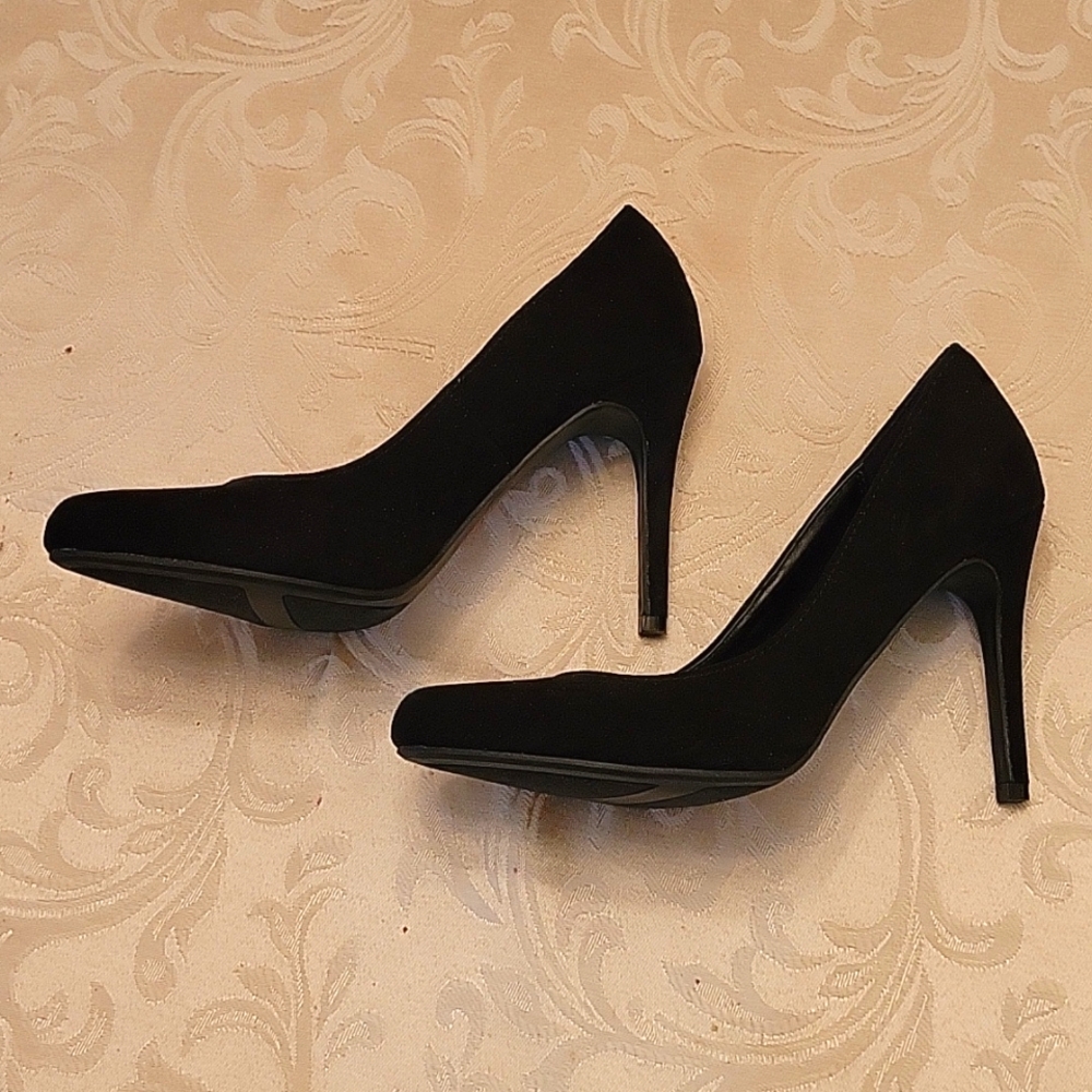 LC Lauren Conrad 7.5 Black Heels